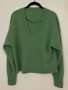 NAADAM Sage Green V-Neck Cashmere Sweater